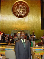 Albert KONAN-KOFFI dans la Salle des Nations-Unies.